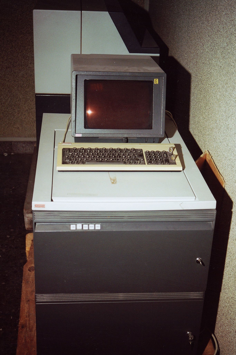 postgiro, Biskop Gunnerus g. 14, maskiner, datamaskin, Nixdorf Computer 000378/007, maskin med skjerm og tastatur