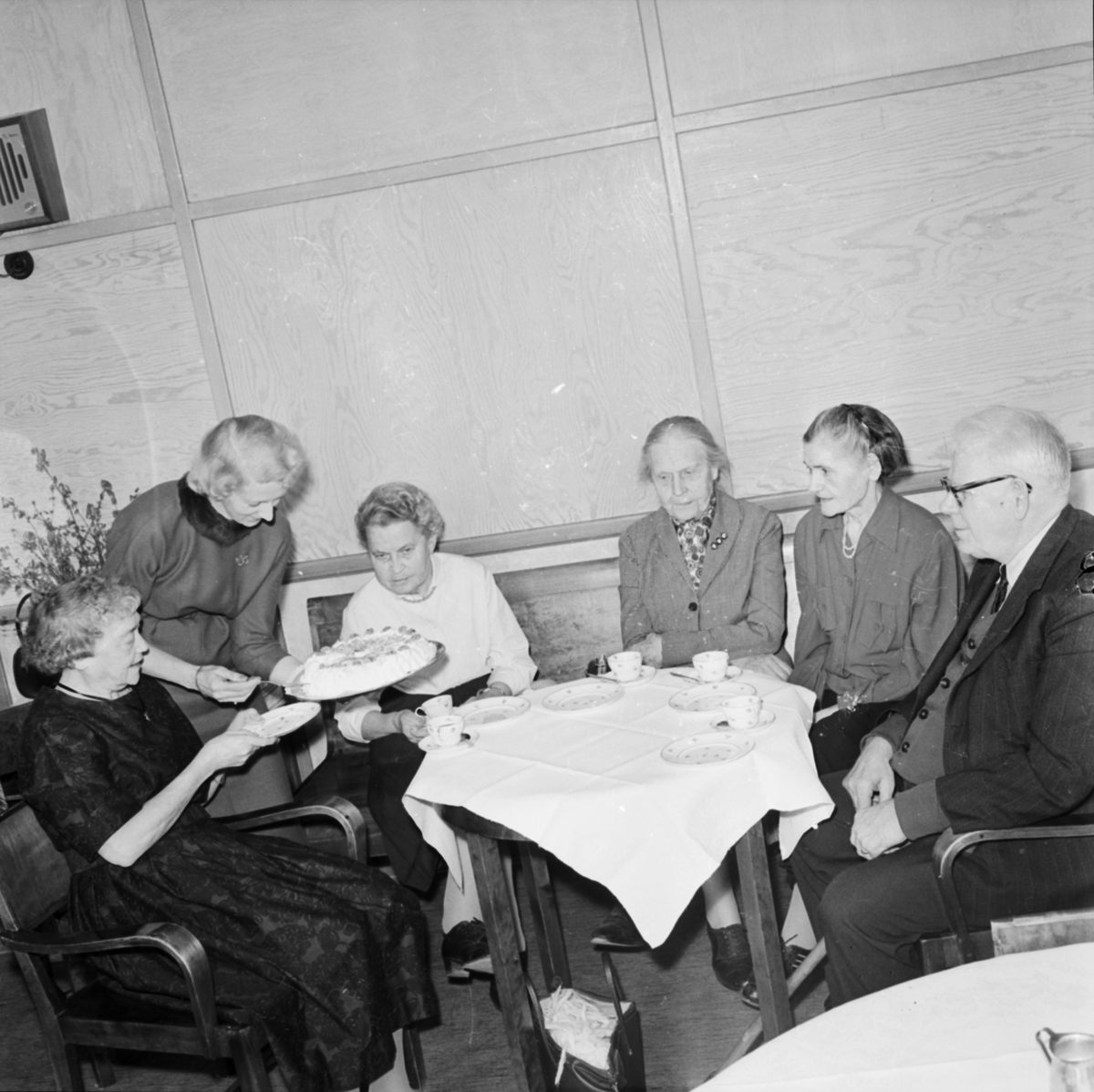 Pensionärshem - "bullfest för pensionärer", Uppsala 1961