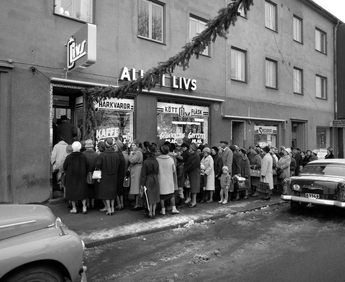 Invigning av Allt i livs, Ö-livs, Slaktarn i backen på Gamla Tanneforsvägen 88, 1962.