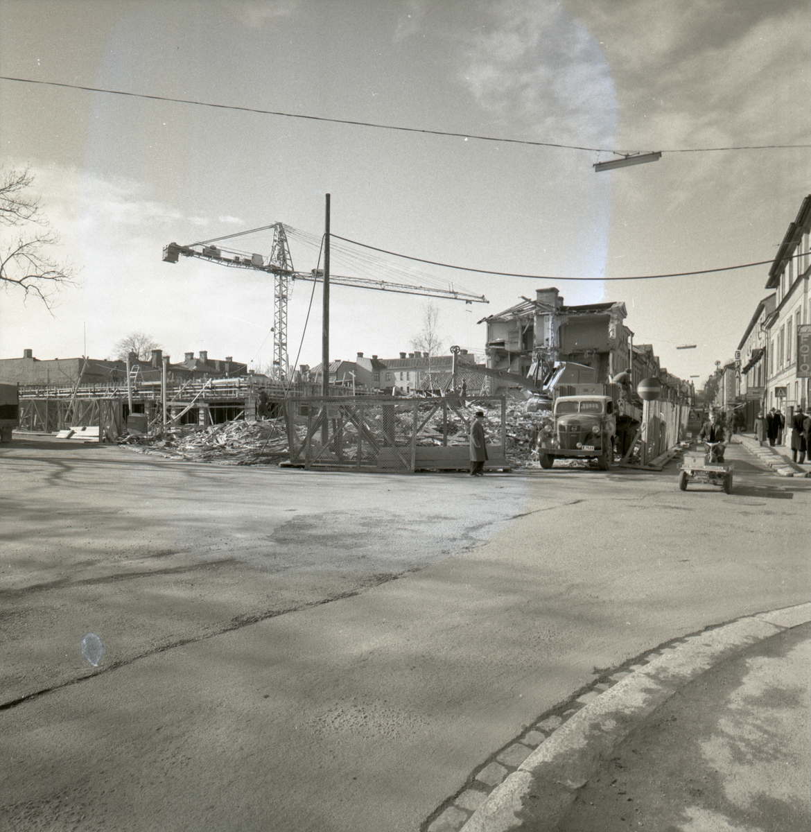Orig. text: Linköping City 15/3, 16/3. Rivningsarbet och nybyggnation i ...
