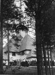 Frå vigslinga av Dombås kyrkje 24. september 1939. Folk saml