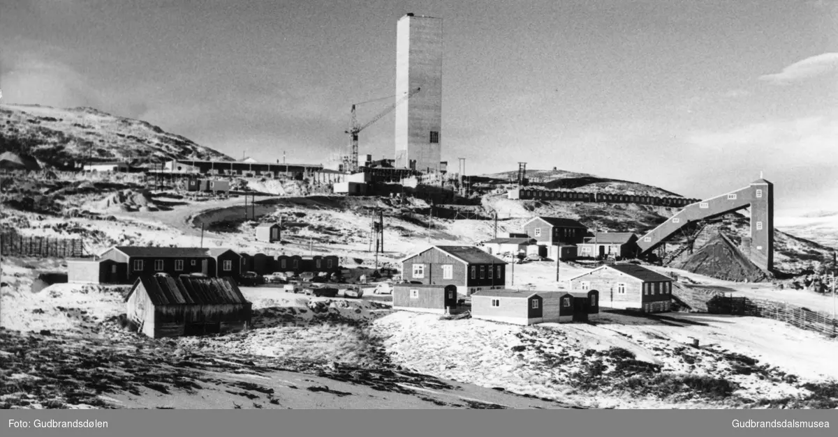 Gruveanlegget på Tverrfjellet ved Hjerkinn under utbygging i 1966. Det var da planer for full drift fra starten av 1969.