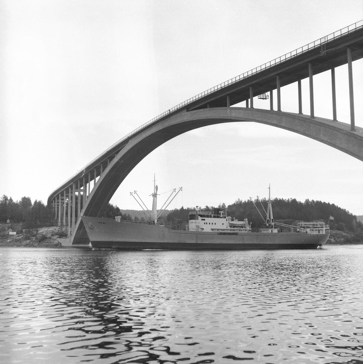 Fartyget Irene vid Sandöbron
