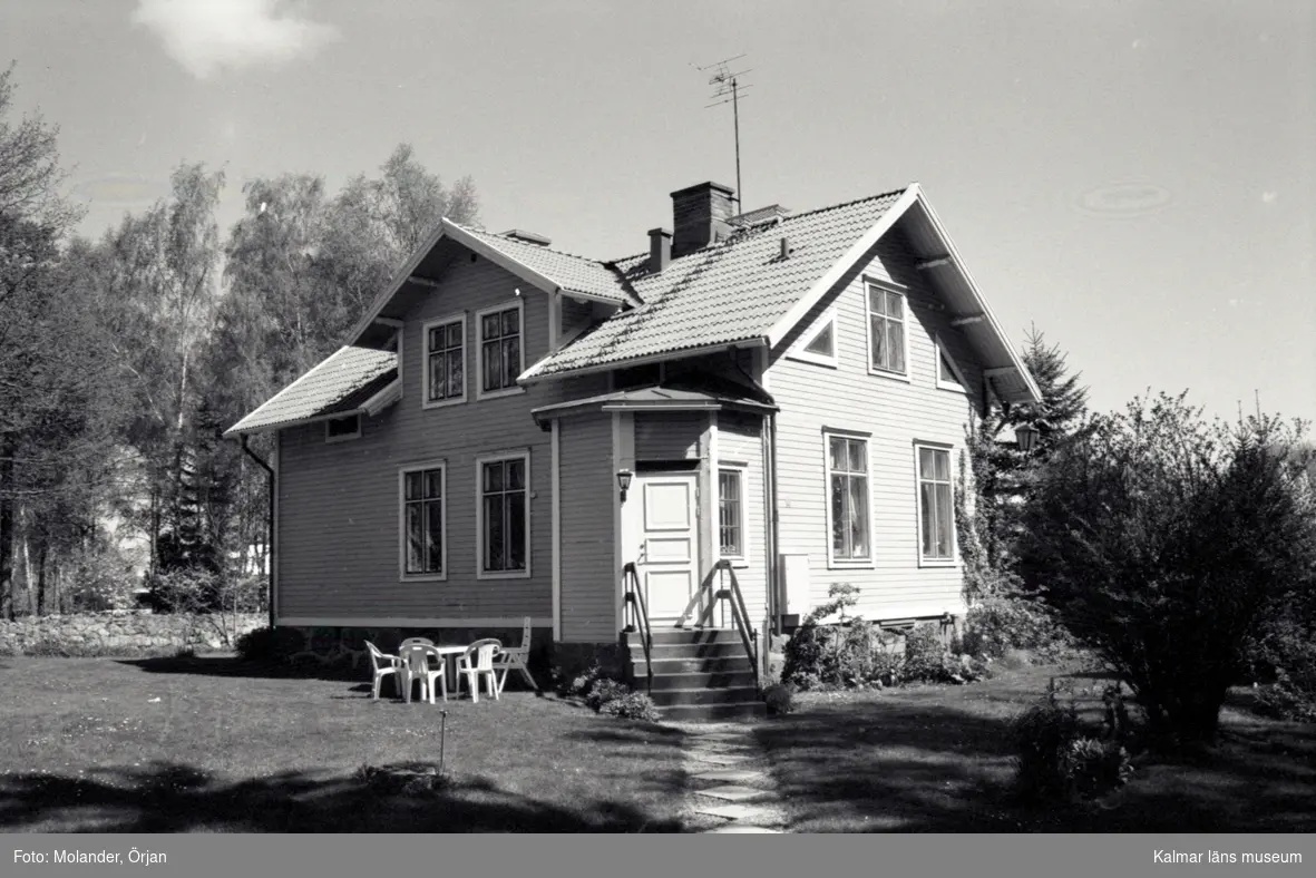 Besiktning av bostadshus med farstu och träfasad vid Förlösa station ...