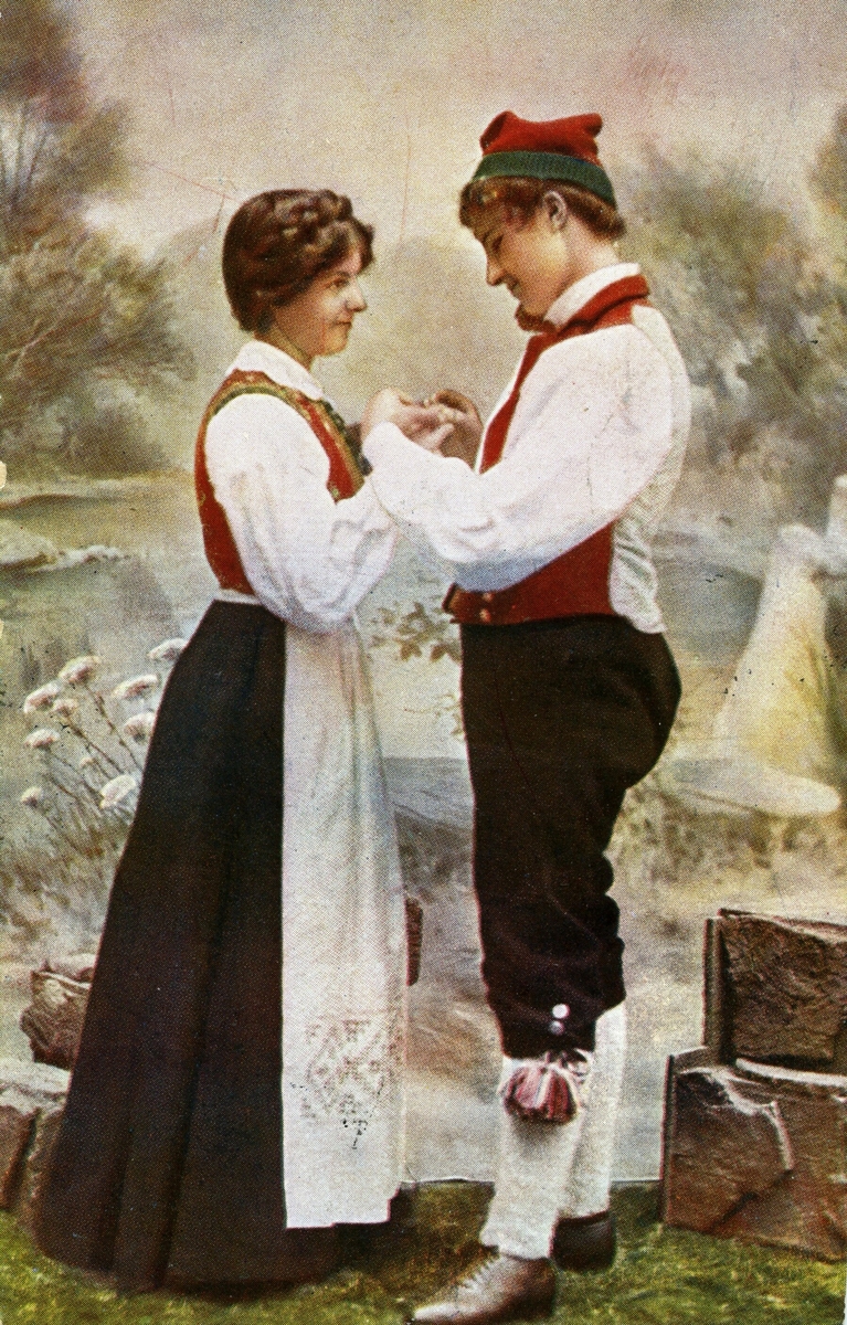 Postkort av mann og kvinne i folkedrakt