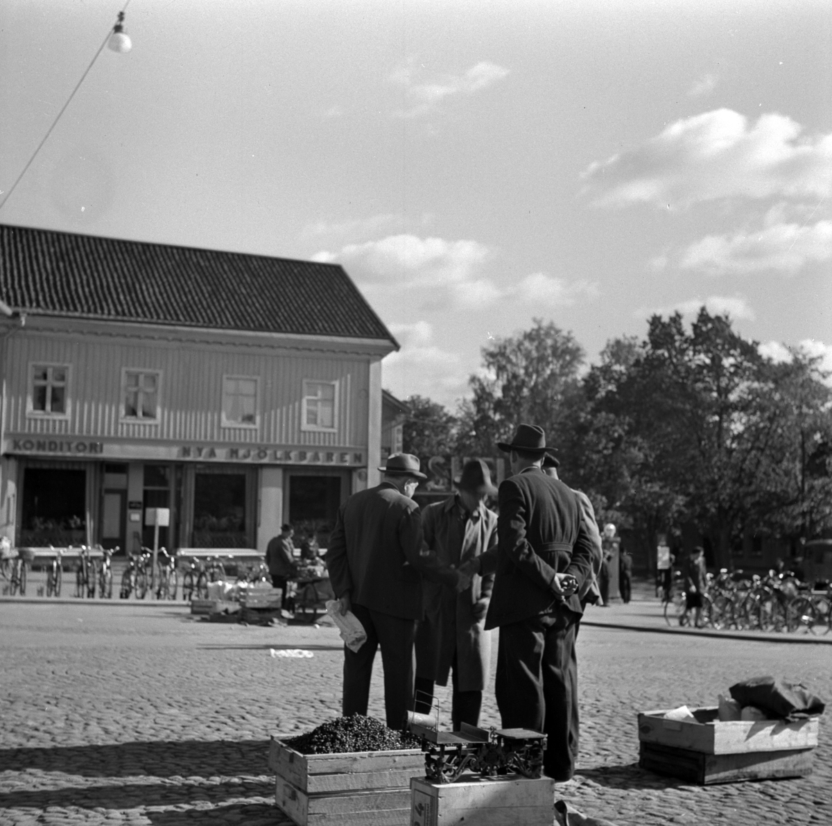Torghandel på Stora torget, 1940-tal