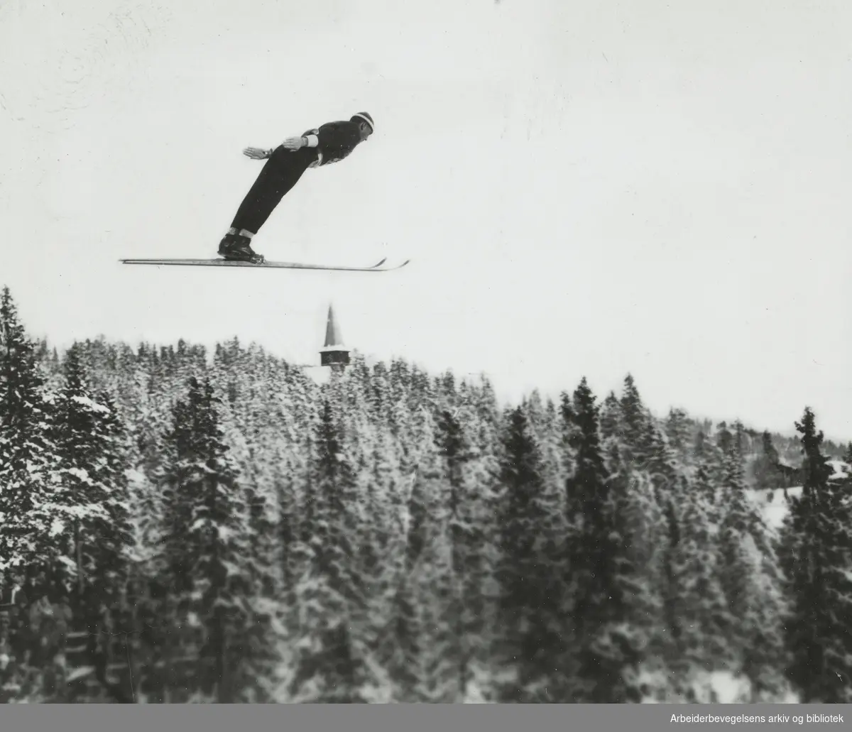 Hilmar Myhra (1915 - 1913). Skihopper. Holmenkollen. Udatert ...