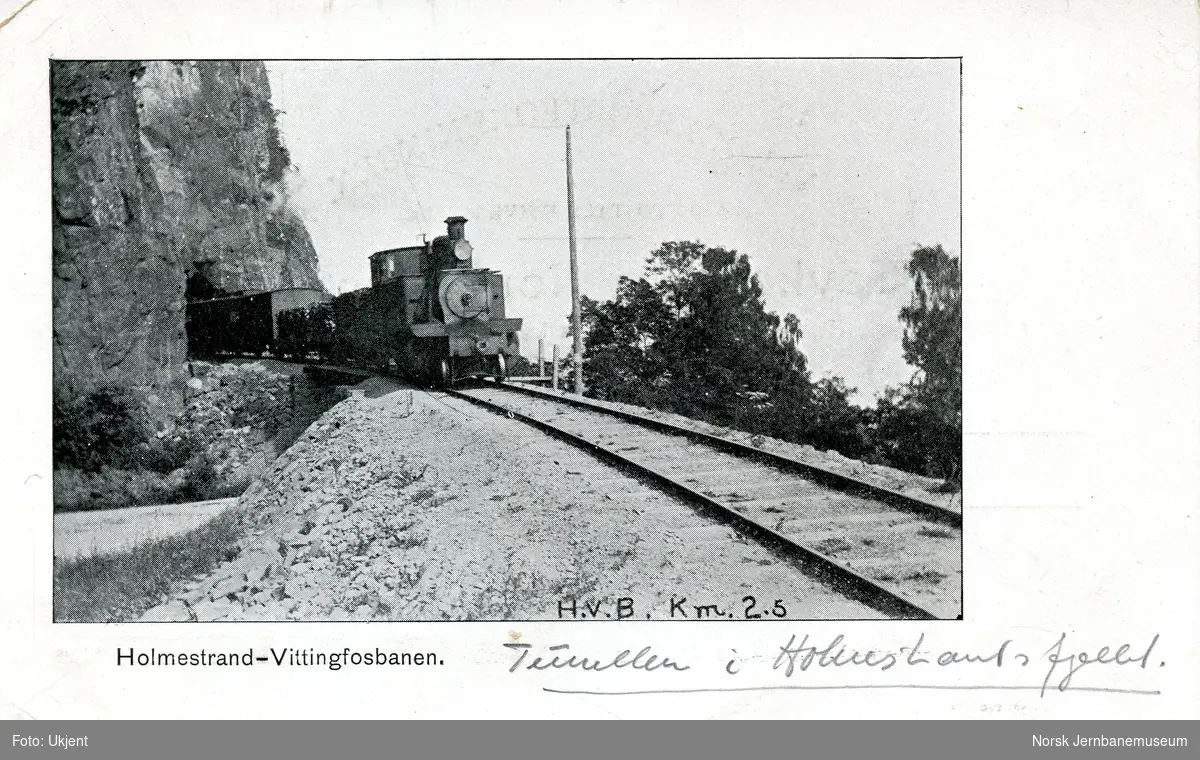 Holmestrand-Vittingfossbanens damplokomotiv nr. 1 HOLMESTRAND med godstog ved Innlofjellet tunnel