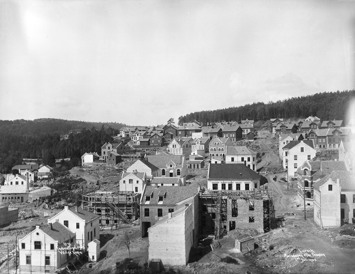 Larvik - nybygget del,¨ - årsdagen etter brannen, panorama 21.juli 1903