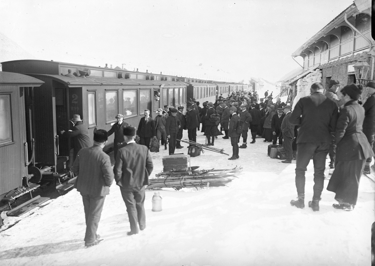 Påsketrafikk på Finse 1910