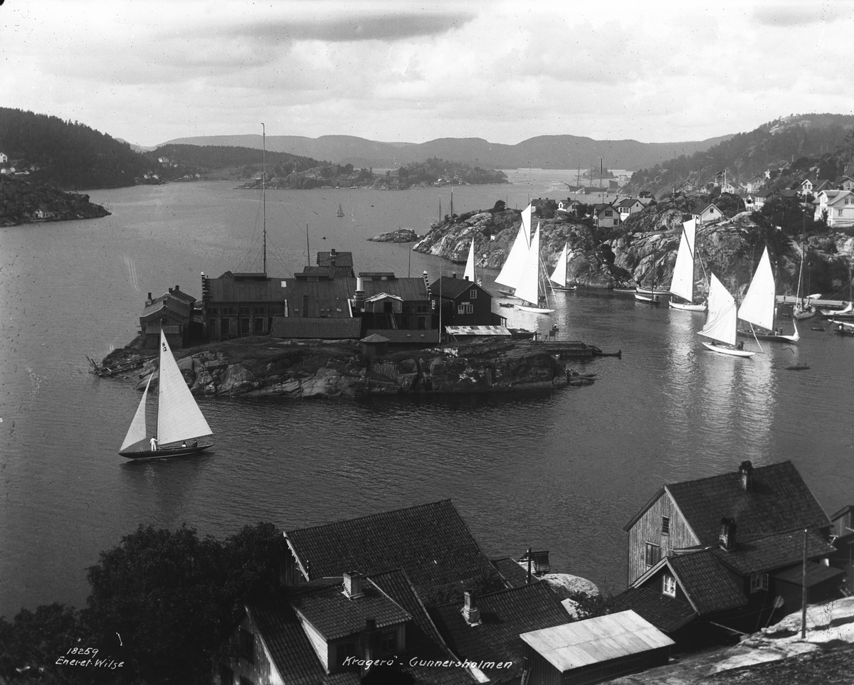 Seilbåter for fulle seil utenfor Gunnarsholmen, Kragerø, 14. juli 1916.