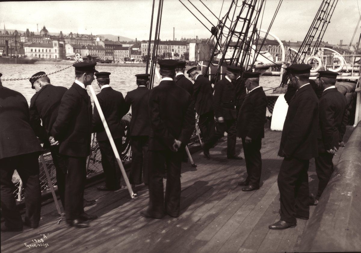 Fridtjof Nansen og mannskapet 1/7 1910