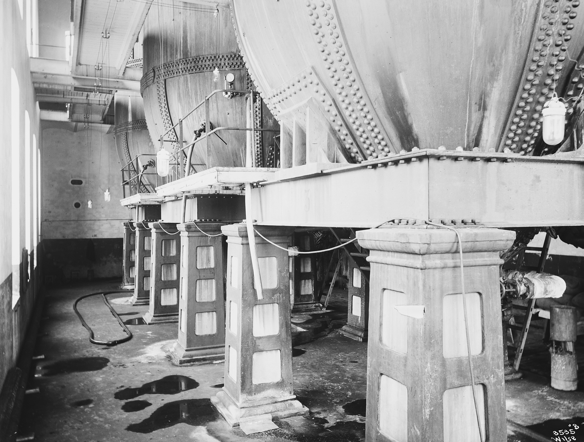 Kokeovner i Lillestrøm Cellulosefabrikk AS. Fotografert 1912.