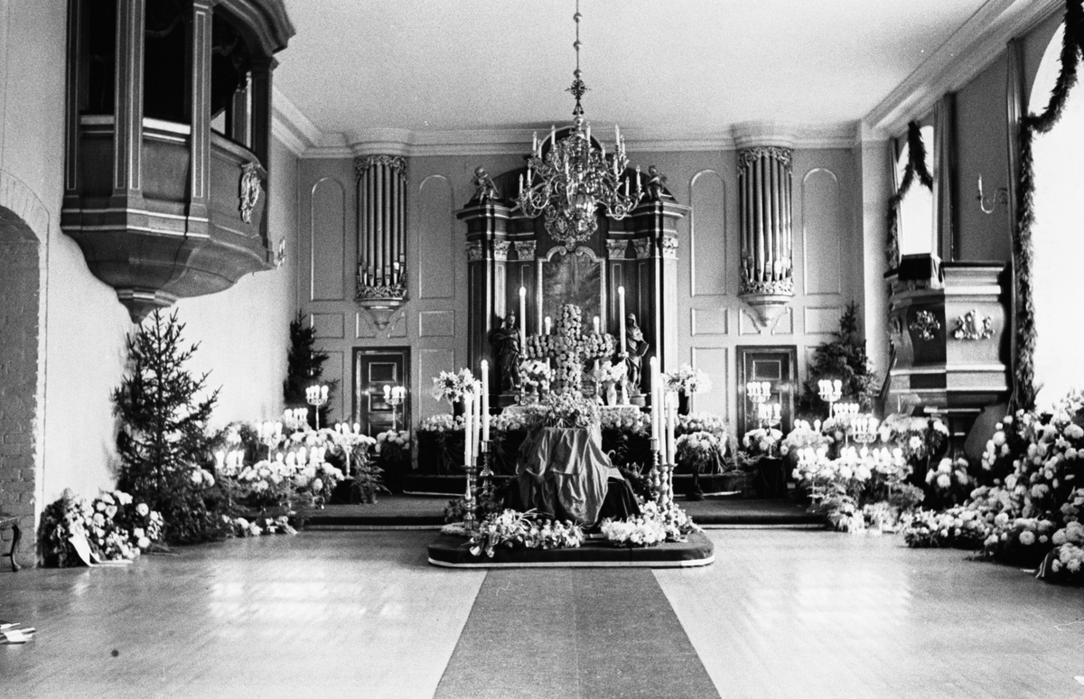 Dronning Mauds begravelse, interiør Akershus Slottskirke.