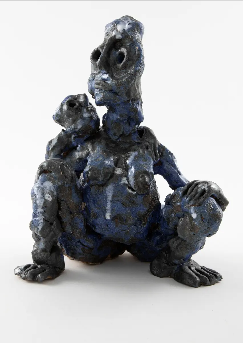 To hoder [Skulptur]