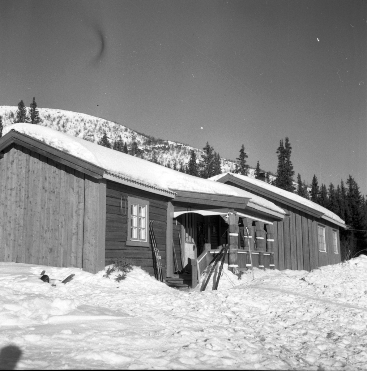 Skrevet på konvolutt: Skjæringsfjell. Vinter. Hytte (Hus). Ski. - Anno ...