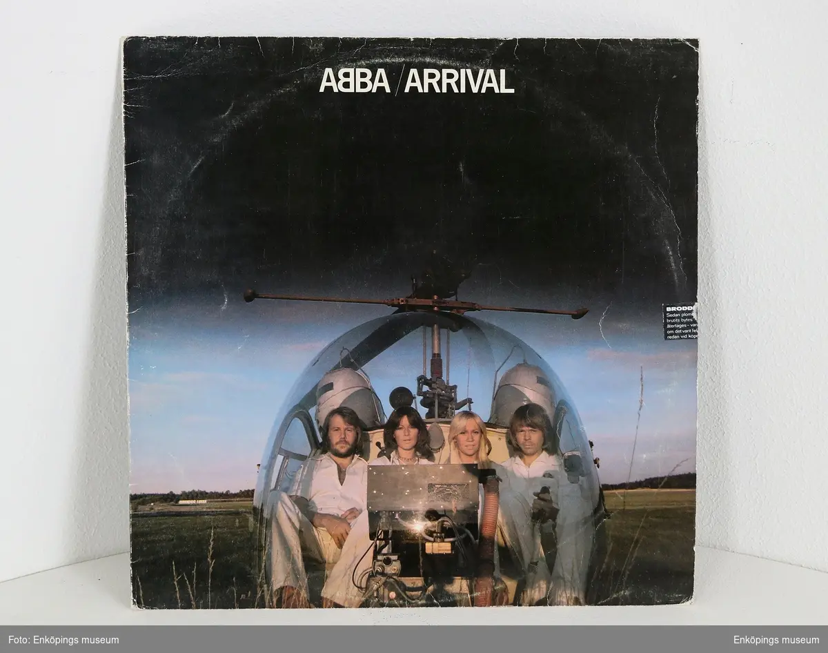 Lp-skiva med gruppen ABBA. Albumets namn är "Arrival". Albumet spelades in i Stockholm, Sverige1976. Producenten var Benny Andersson och Björn Ulvaeus.

Sida 1 innehåller låtarna: "When i kissed the Teacher", "Dacing Queen", "Dum dum diddle", och "Knowing me, knowing you".

Sida 2 innehåller låtarna: "Money, money, money", "That's Me", "Why Did It Have to Be Me?", "Tiger", och "Arrival".