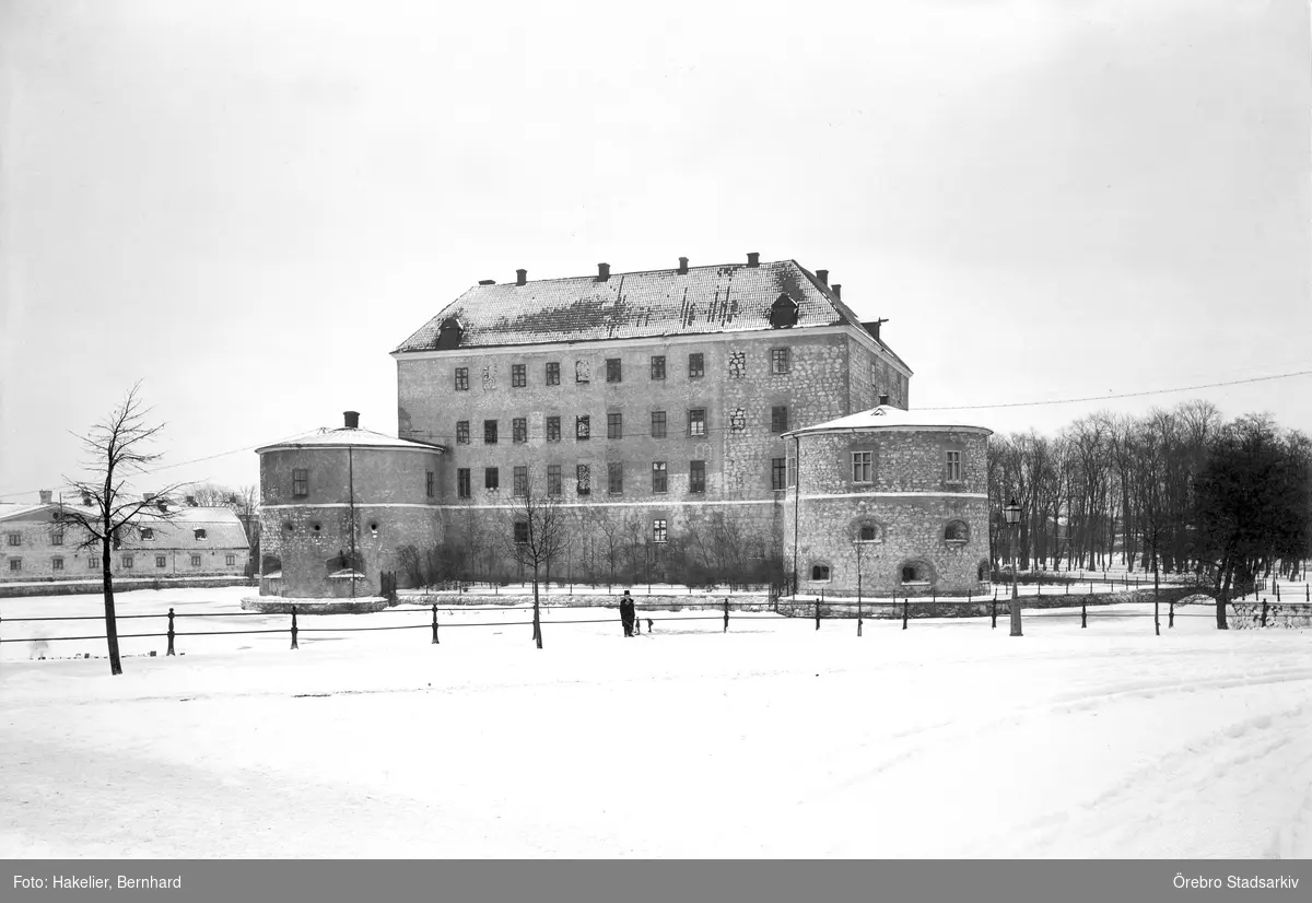 Örebro slott från Drottninggatan