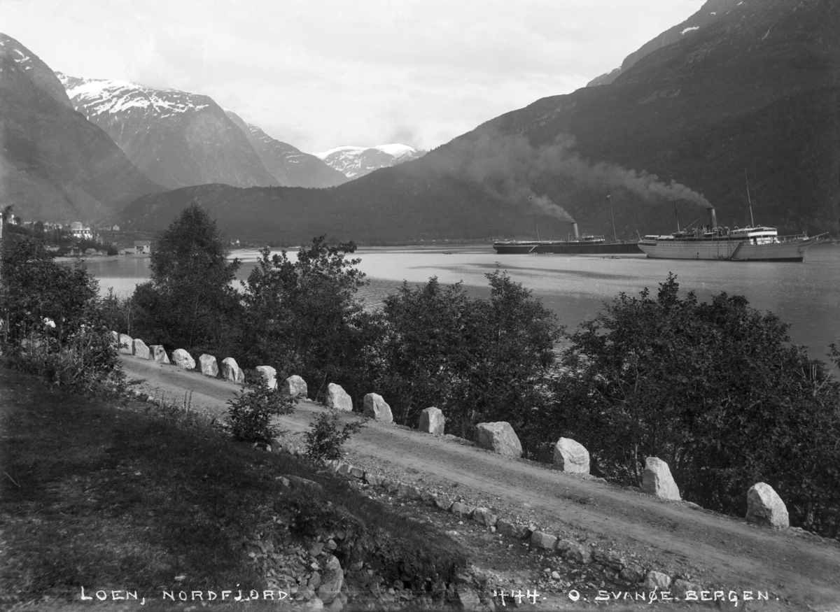 Loen, Den nye veien til Loen
Fotografert 1900 Ca.