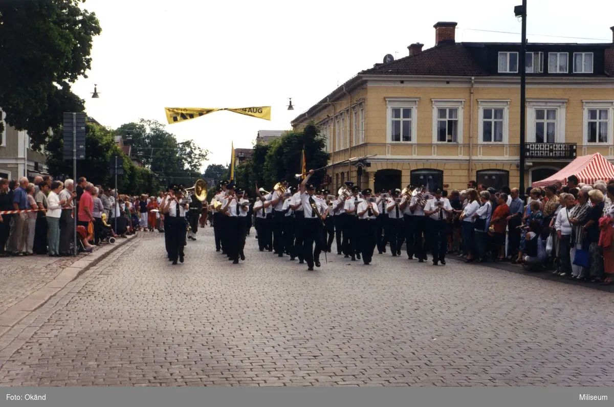 Vaktparad en sommar lördag i Eksjö. Hemvärnets musikkår, Eksjö.