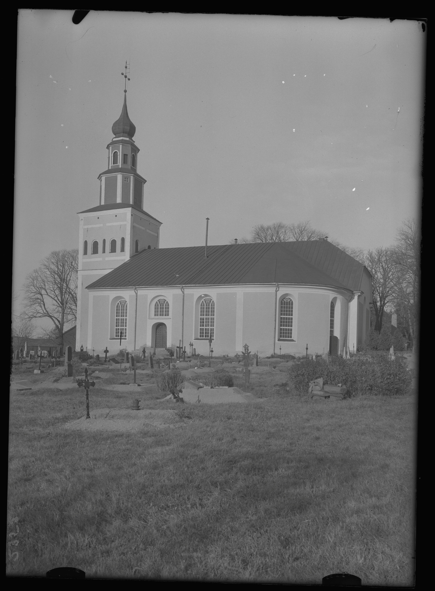 Ramnäs kyrka i Ramnäs.