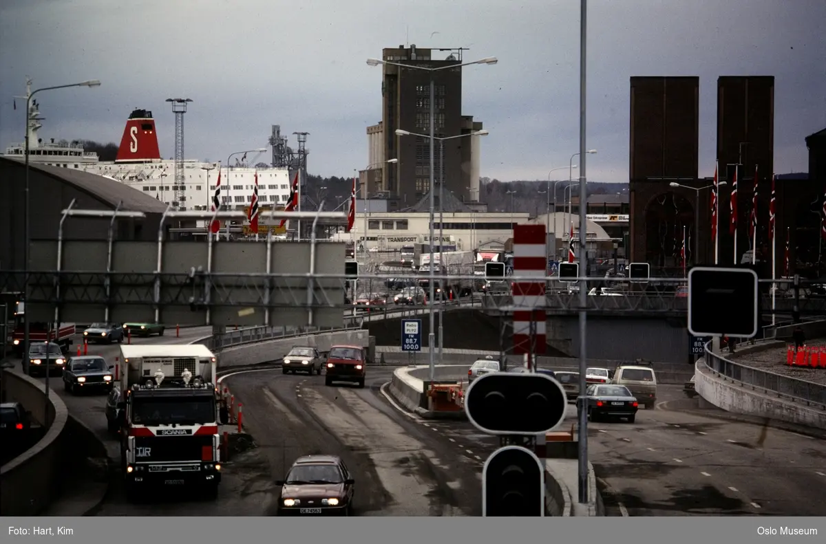 åpning av Oslotunnelen, østre åpning, biler, trafikk, luftetårn, kornsilo, passasjerskip, Stena Line