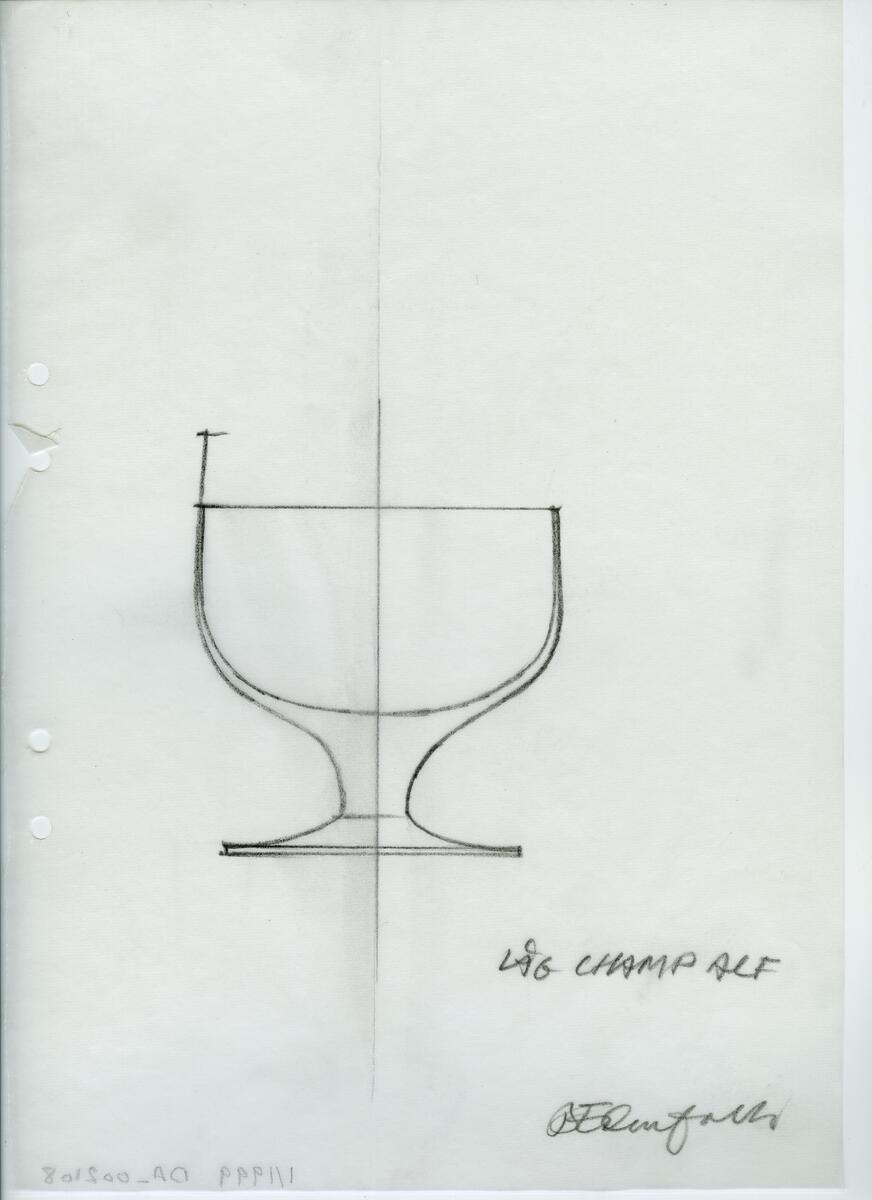 Materialet innehåller skisser till glasföremål som servisglas, vaser, kannor m.m.