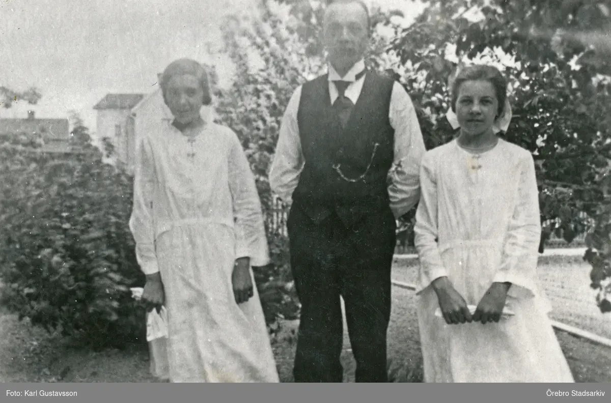 Familjen Jonsson på Ekersvägen, 1923 - Örebro Stadsarkiv / DigitaltMuseum