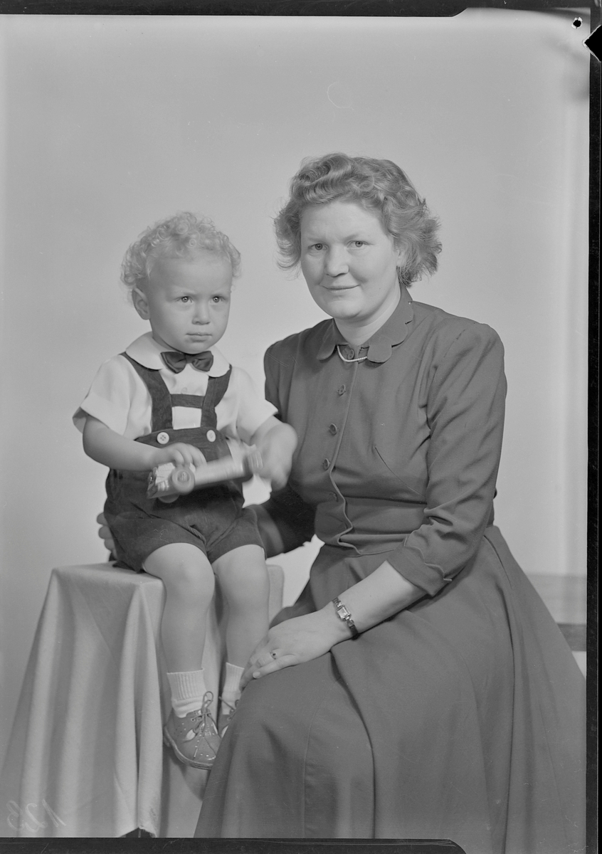 Ingrid Eriksen med sønnen Erik
