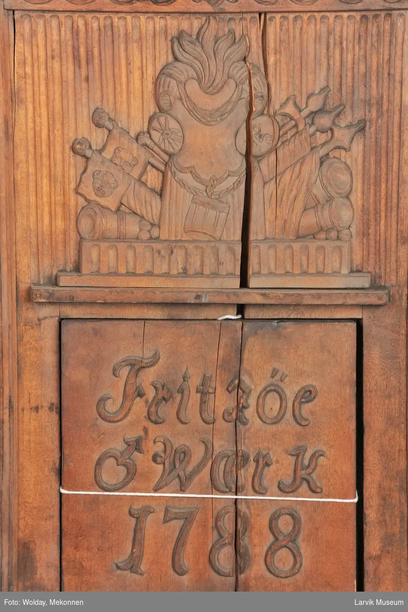 Bølgebord, krigssymboler over tekst; Fritzöe "hannsymbol" Wærk 1788