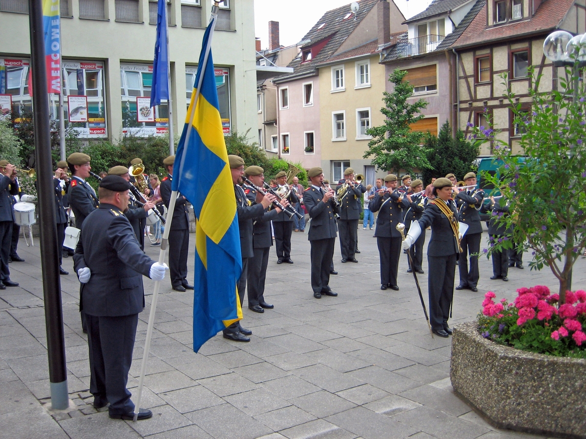 Hemvärnsmusikkåren i Skaraborg spelar i Bad Kissingen, Tyskland, 2006-06-23.