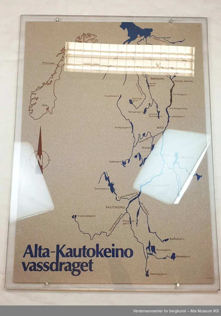 Fire plakater fra Altasaken, produsert av Folkeaksjonen mot utbygging av Alta-Kautokeinovassdraget. Plakatene omhandler henholdsvis støttekonsert for samisk aksjonsgruppe, Stillamarsjen 80, demonstrasjonstog mot de nye angrepene på vassdraget og kart over Alta-Kautokeinovassdraget.