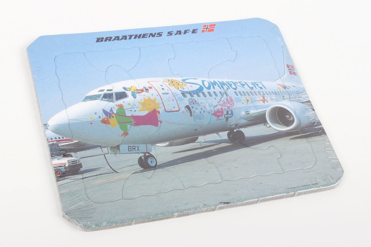 Lite puslespill med motiv som viser fotografi av et Braathens-fly. I original uåpnet plastemballasje.
