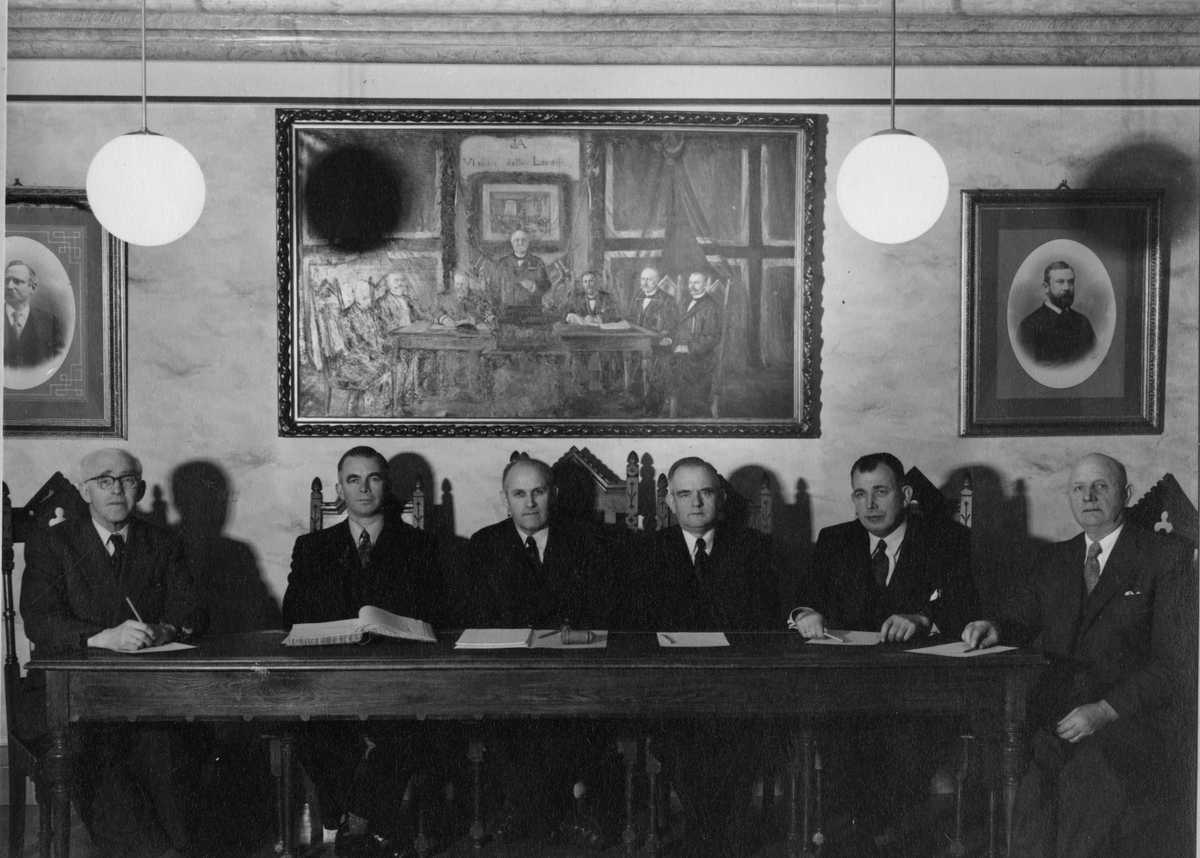 Langesunds Formanskap 1946, med ordfører Carl Olsen i midten.