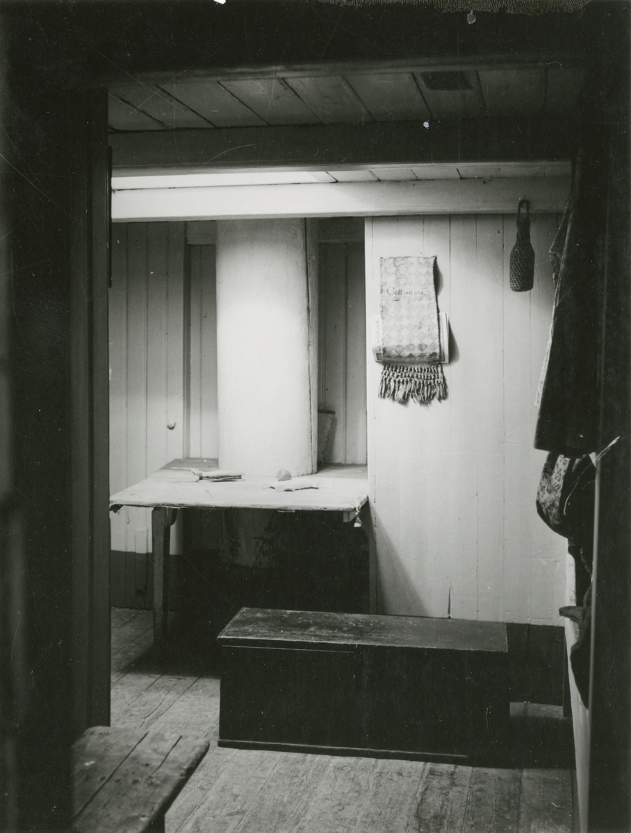 Samlingarna under uppordnade våren 1936. Utställningen i Sjöfartsavdelningen. HOPPETS skans.