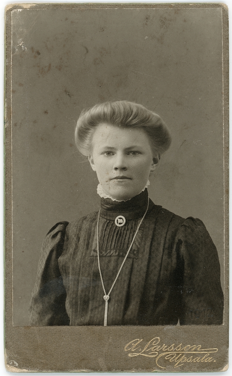 Kabinettsfotografi - Hulda A, Uppsala 1912