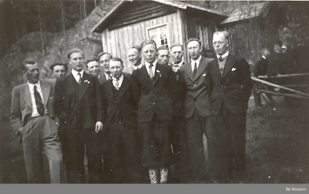 Frå Kleiva i 1944. Gjester i bryllaupet til Kjersti Eivindsdtr. Dalen og Gunne O. Kleiva.