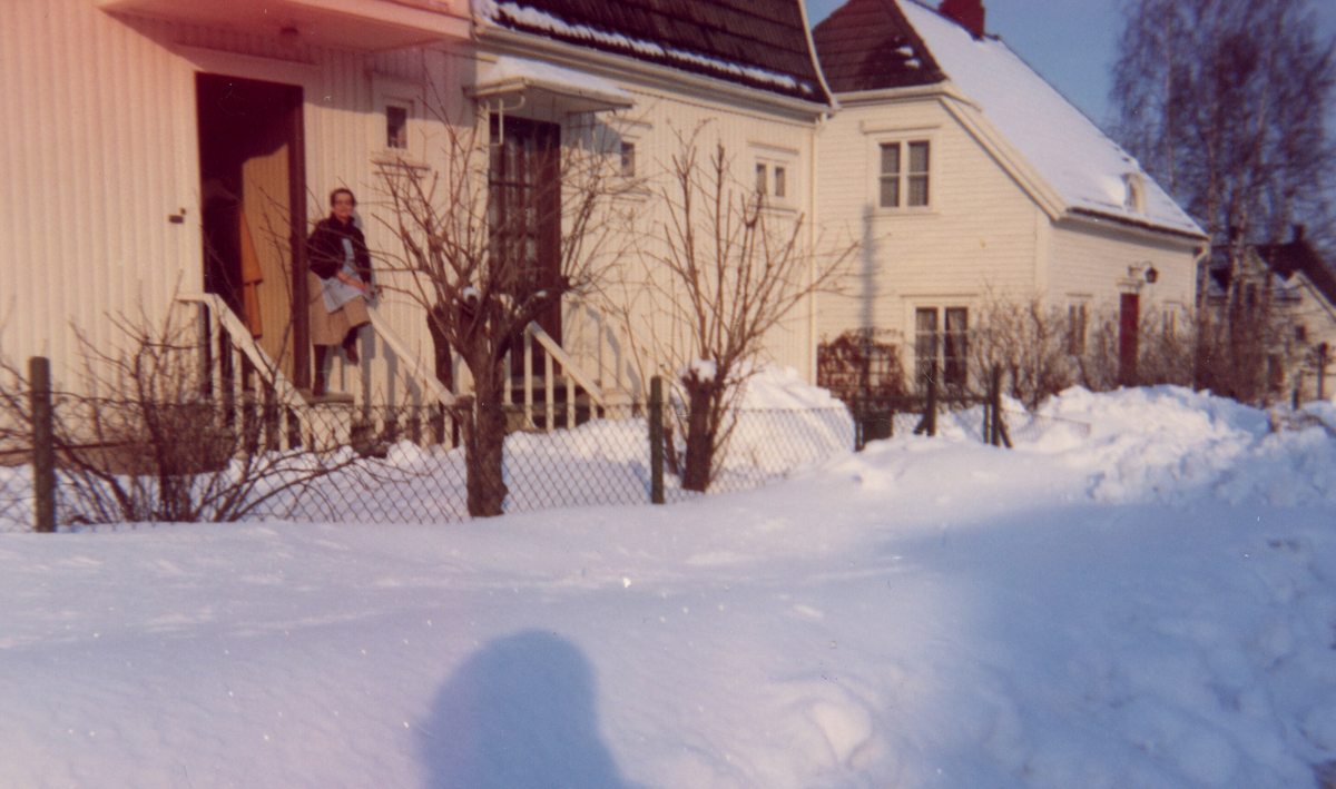 Huset til Astrid Margrete Terjesen på vinters tid.