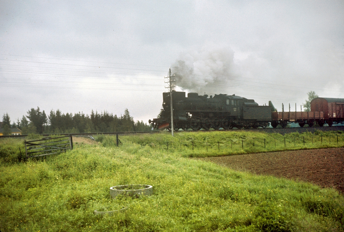 Damplokomotiv type 26c nr. 433 med godstog fra Kongsvinger til Elverum på Solørbanen