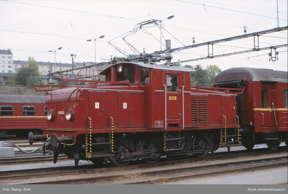 Elektrisk lokomotiv El 10 2512 i skiftetjeneste i Lodalen i Oslo