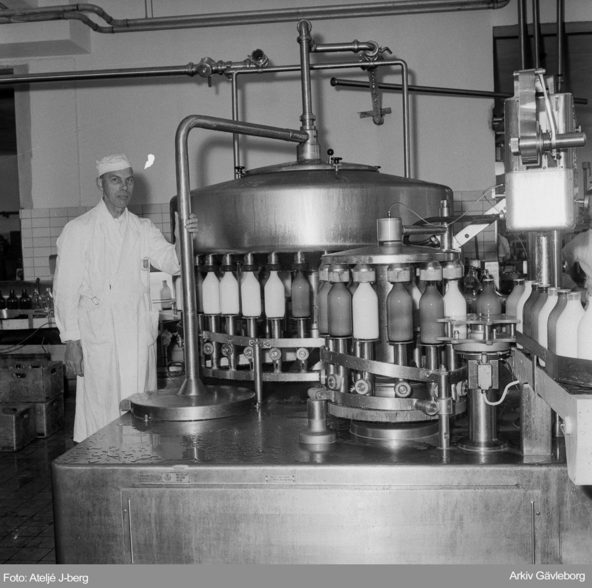 Gefle mejeriförening 1962. Tappmaskin.