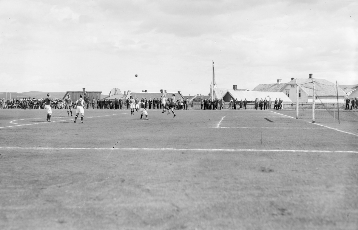 Fotballkamp på Idrettsplassen mellom Lyn og Austria fra Østerrike, Austria vant 6-4.
