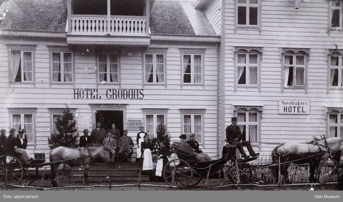 Hotel Grodaas, Navelsakers Hotel, hestekjøretøyer, mennesker