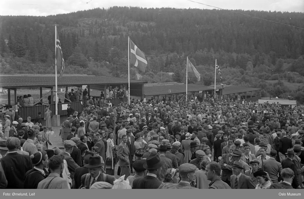 Landsskytterstevnet 1950, arrangert av Oslo Østre Skytterlag, publikum, paviljonger