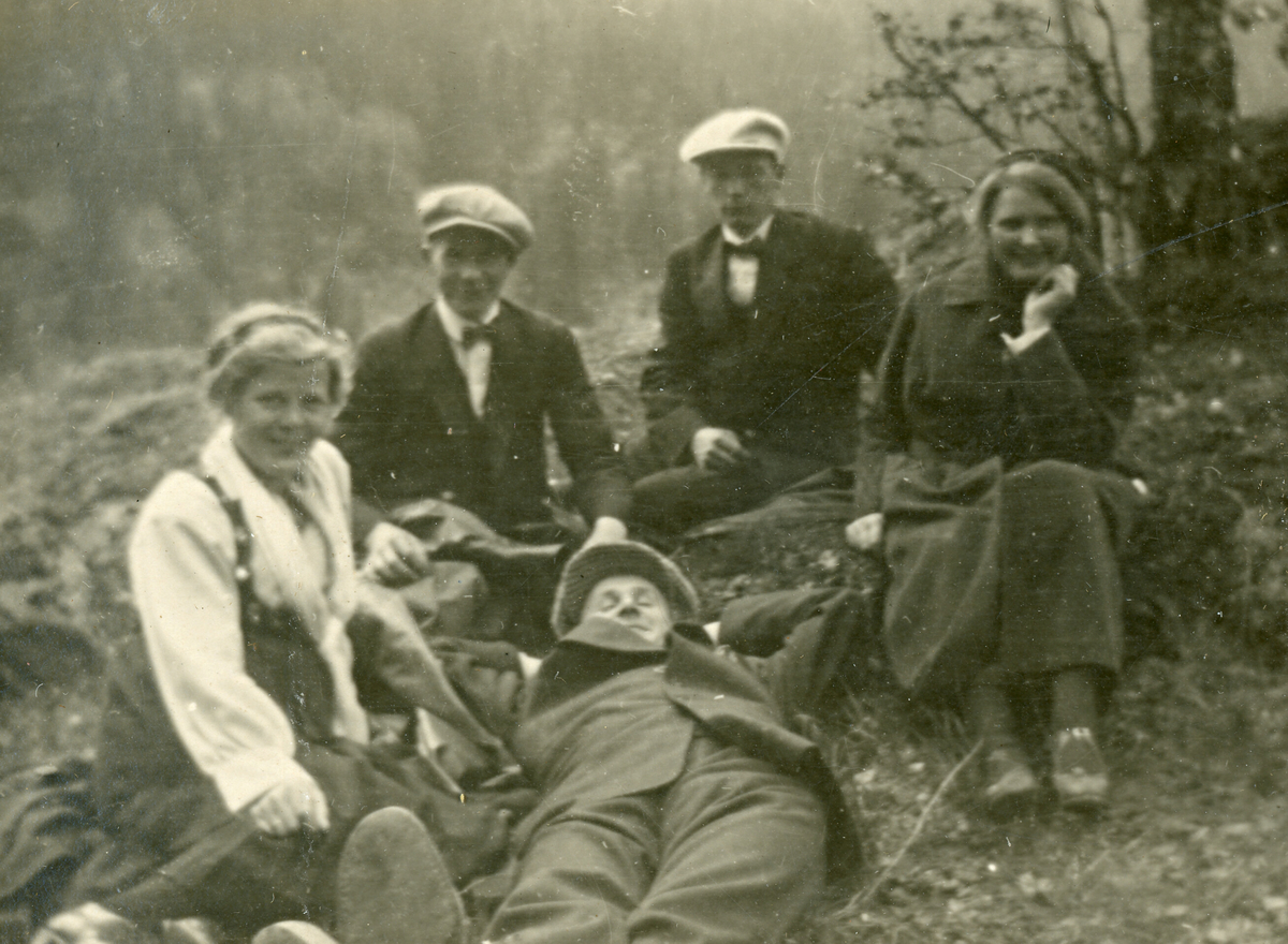 Tre bilde frå ein tur til Hjartdal i 1924.
