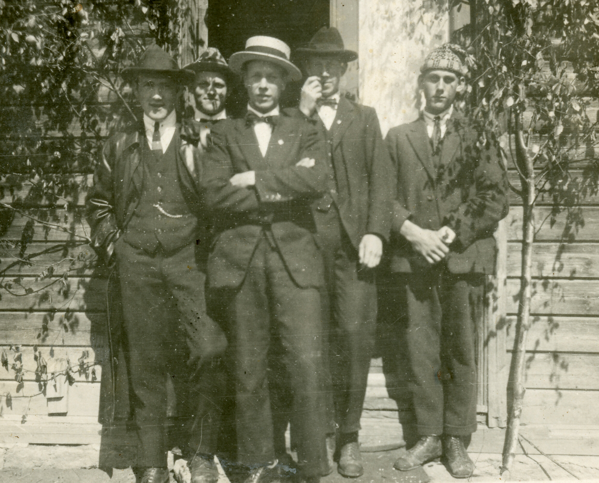 Fire bilde frå eit stemne i Bø i 1926.  Bilde 1: I midten "Tulla" Helland, t.h Vehus.  Bilde 3: "Malla", Bakken, "Tulla"  Bilde 4: "Malla", Bakken, Haugeto, "Tulla"