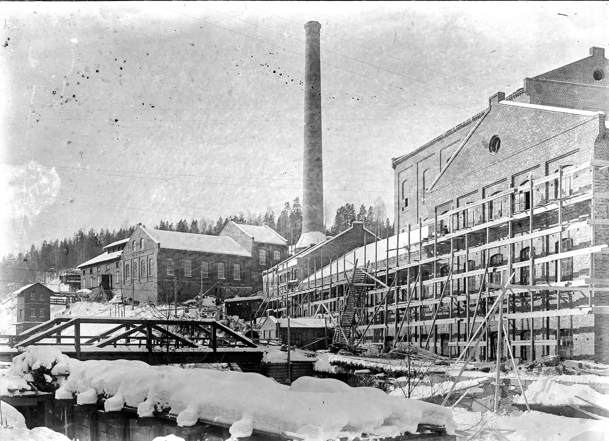 Toten Cellulose nybygg under oppføring.