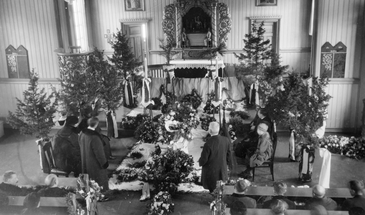 Christian Skredsvigs båre i Eggedal kirke i januar 1924