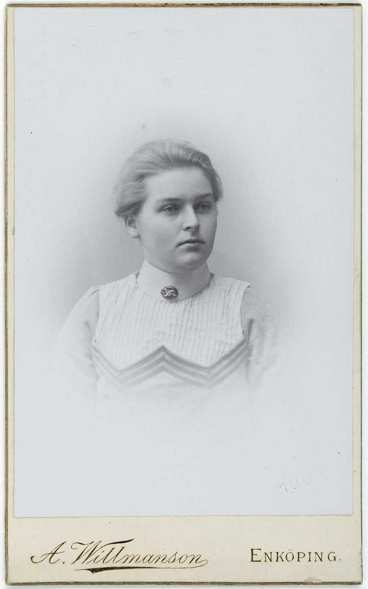 Kabinettsfotografi - kvinna, Uppsala 1903