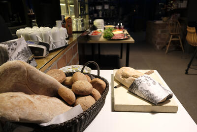 Ulike brød og rundstykker-buffet